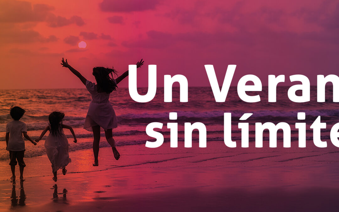 Familia disfrutando de un atardecer en la playa con el mensaje “Un Verano sin límites”, representando conectividad y libertad durante las vacaciones.